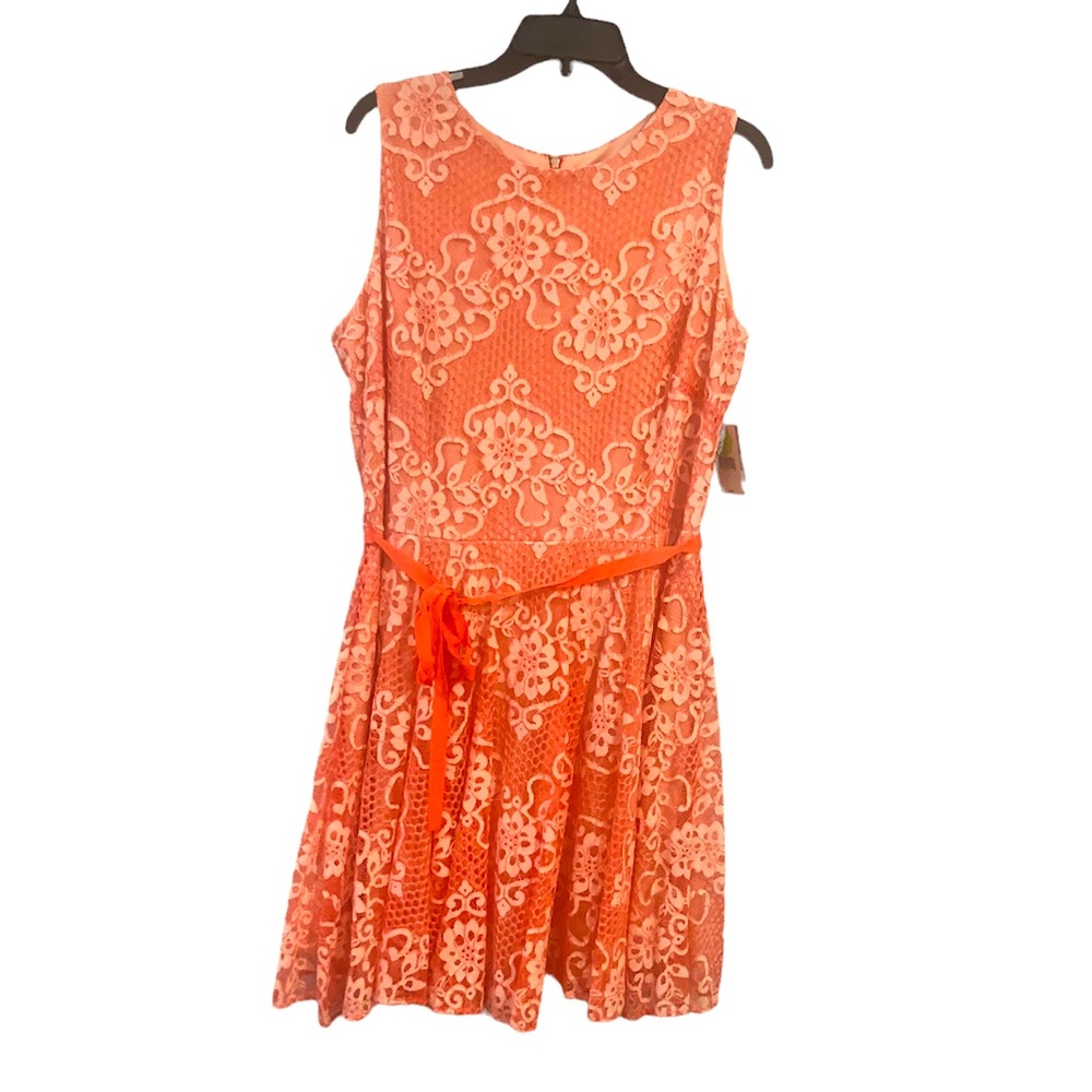 Woman's  plus size lace dress